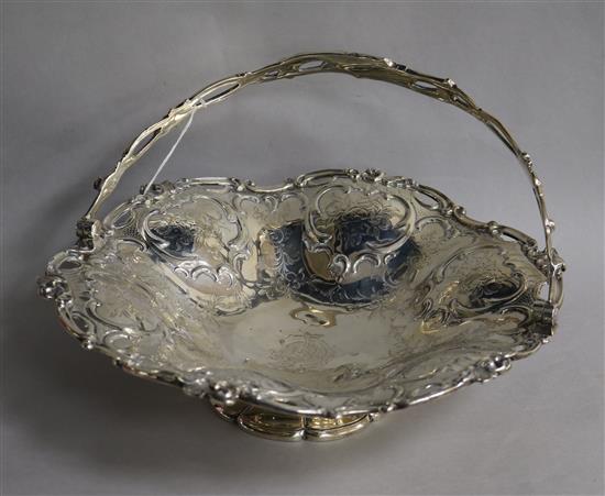 A Victorian silver fruit basket, by Creswick & Co, London, 1852, 25.5 oz.